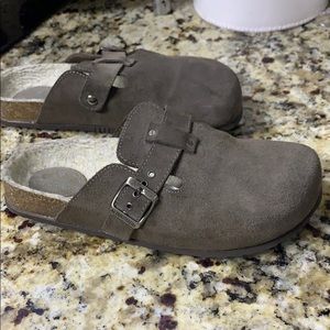 American Eagle slip ons - women size 8